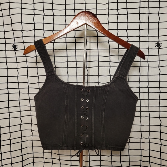 ★ . black lace-up crop top - Picture 1 of 3